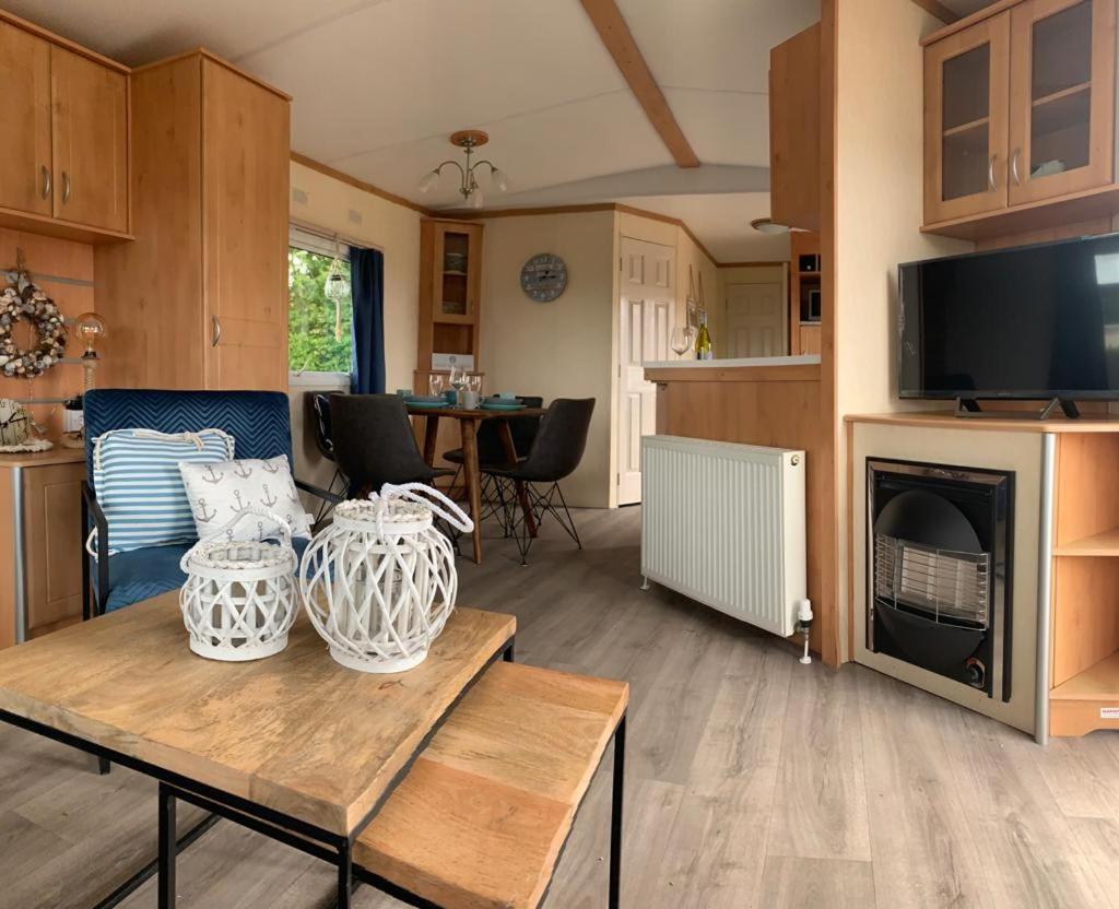 דירות Westerland Chalet Seemowe Direkt Am Wattenmeer Aan De Waddenzee Nordsee 600 Meter Zum Badestrand, Angeln מראה חיצוני תמונה