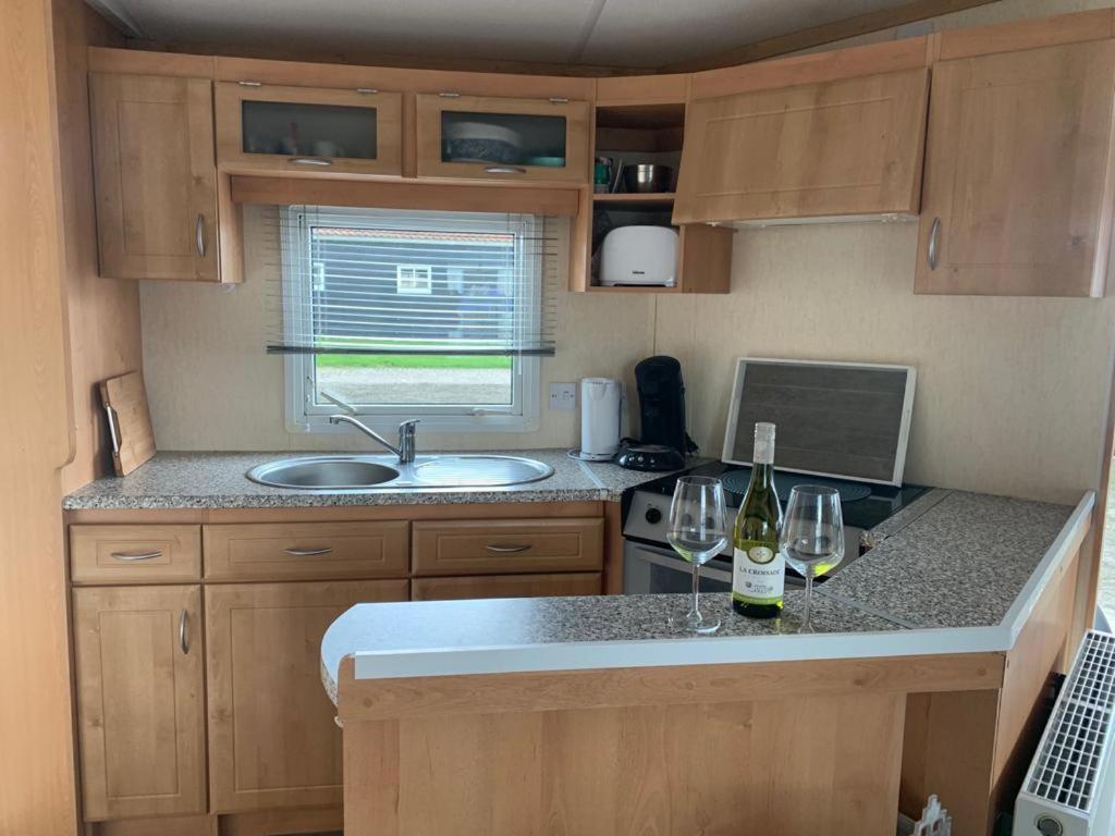 דירות Westerland Chalet Seemowe Direkt Am Wattenmeer Aan De Waddenzee Nordsee 600 Meter Zum Badestrand, Angeln מראה חיצוני תמונה